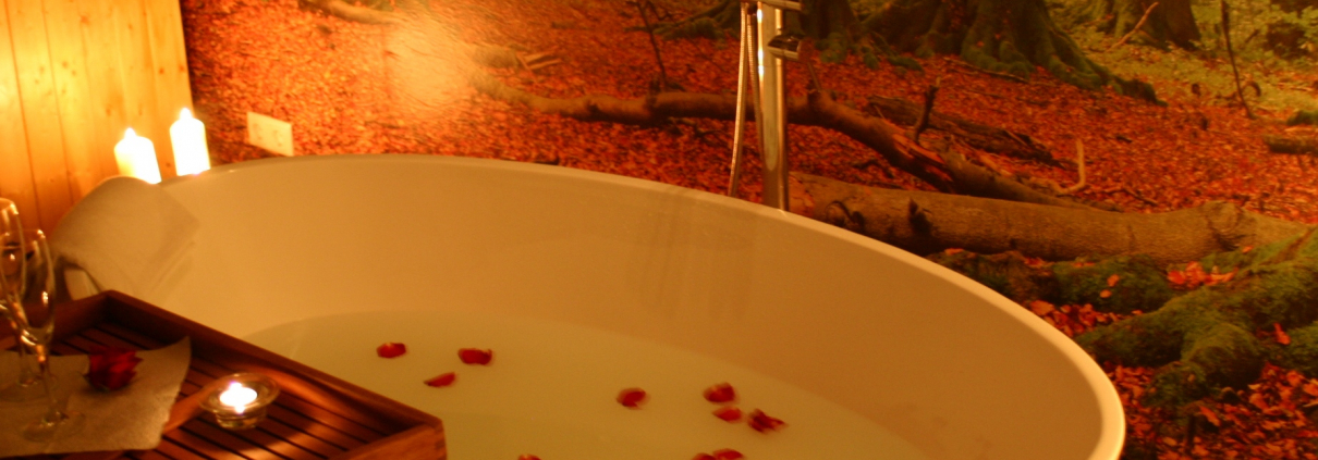 Wellness_Badewanne_Forsthaus_am_Reinhardswald